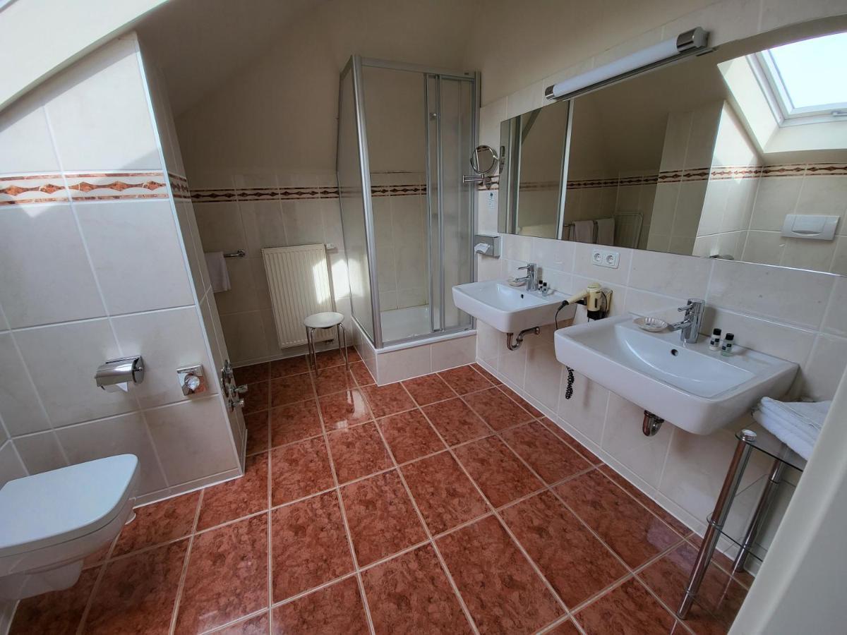 4 Sterne Hotel Hubertusburg Кюлунгсборн Экстерьер фото